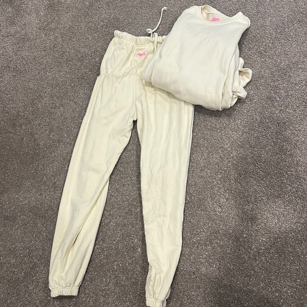 Daily drills limited release crew neck and matching sweats with pink label